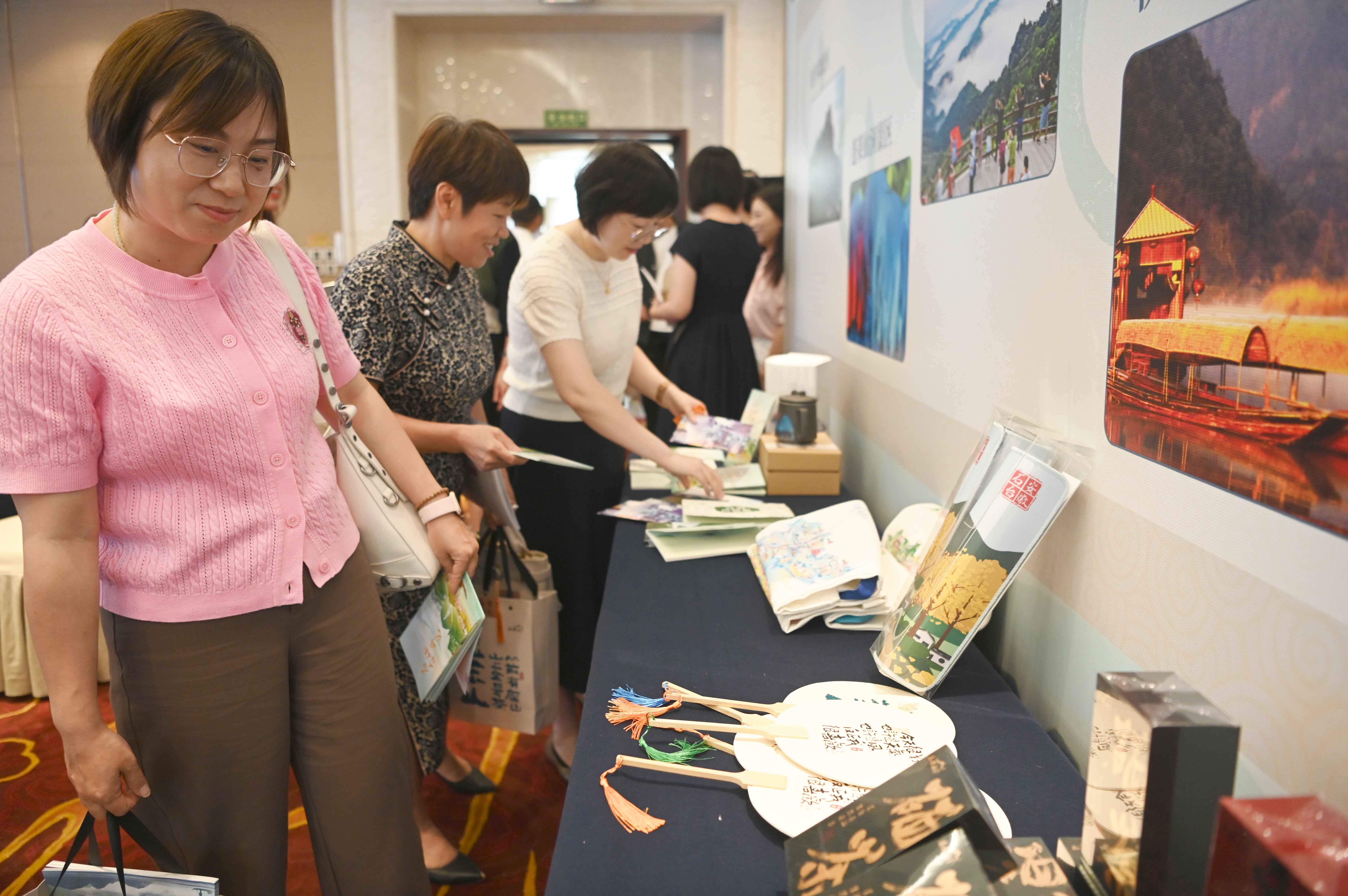 2024安徽石台精品旅游线路暨文旅康养产业推介会在北京举行(图2)