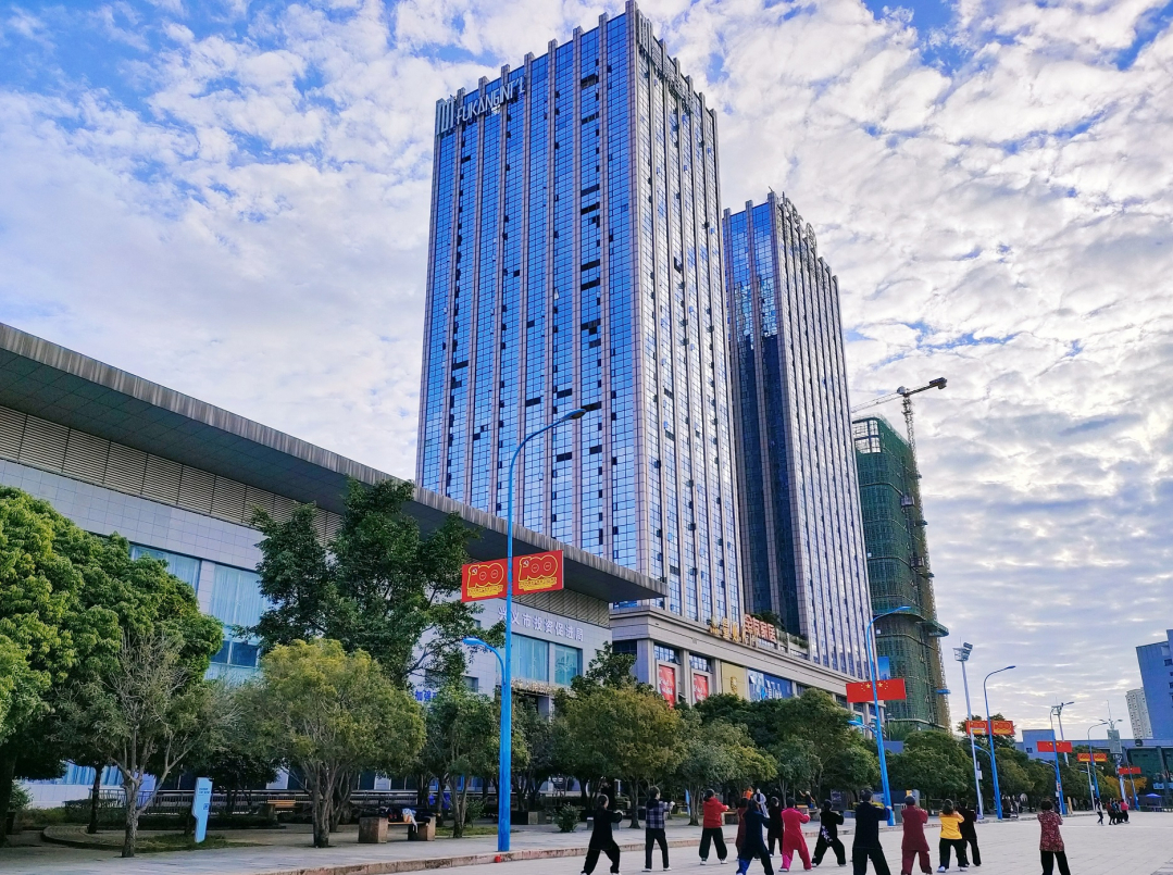 【喜迎2024国际山地旅游暨户外运动大会】兴义市为何入选2024年气候康养最优推荐地？探秘北纬25度的康养胜地(图7)