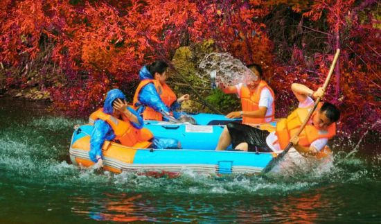 长白山景区接待游客突破27484万人次长白山秋季旅游持续火爆(图4)