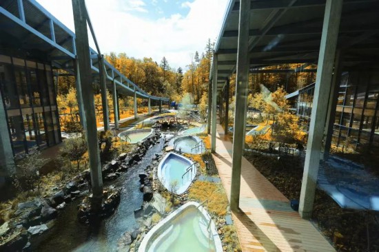 长白山景区接待游客突破27484万人次长白山秋季旅游持续火爆(图3)