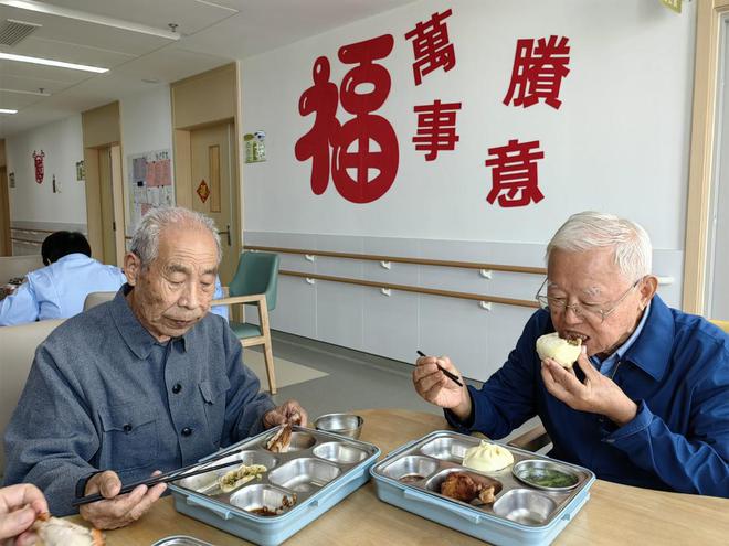 z6尊龙平台：｜重阳佳节笑声盈千余老人康养中心乐安居(图1)