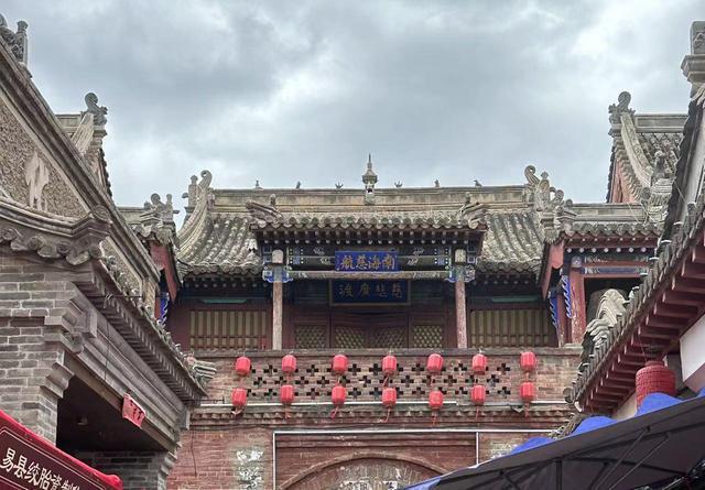 z6尊龙平台：多维度驱动2024暑期旅游市场再掀热潮(图1)