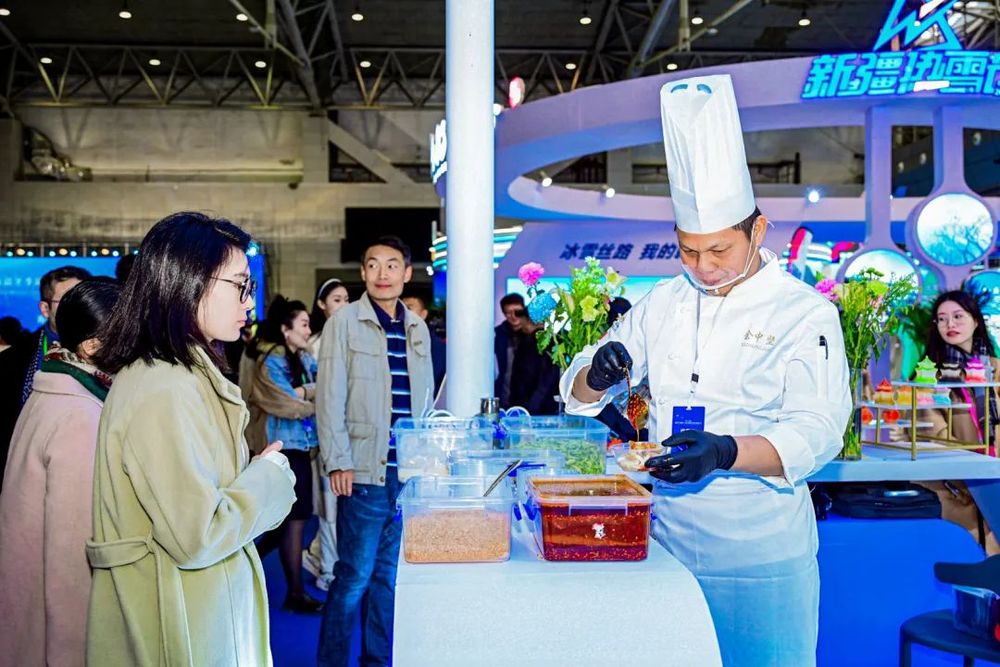 z6尊龙平台：第十八届新疆冬季旅游产业交易博览会暨2024新疆热雪节盛大开幕兵团冬季活动亮点纷呈(图1)