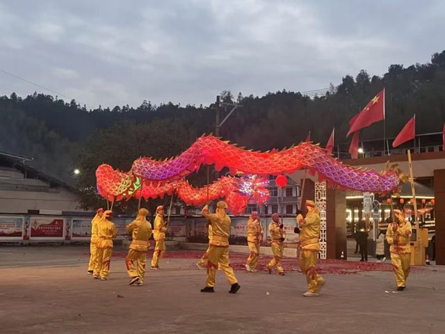 环城跑、舞龙灯、怀旧小火车……当元宵节与森林康养小城相遇(图5)