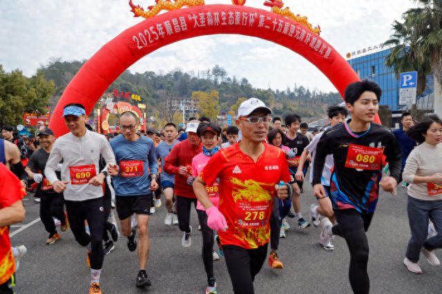 环城跑、舞龙灯、怀旧小火车……当元宵节与森林康养小城相遇(图1)