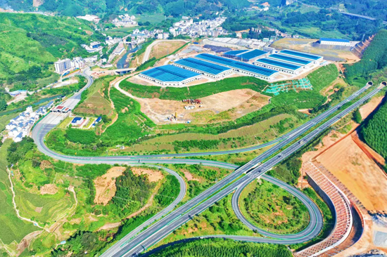 z6尊龙·中国网站：凌云：实干创新双轮驱动绘就高质量发展新图景(图1)