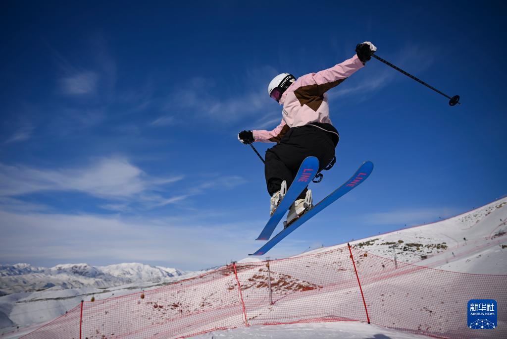 3年冬季旅游收入超百亿阿勒泰冰雪游为何“热”？(图1)