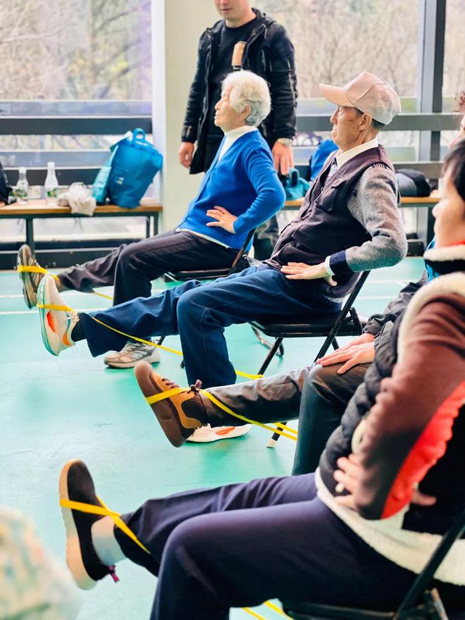 91岁旅客花海徒步5公里为罗平旅居康养点赞！(图5)