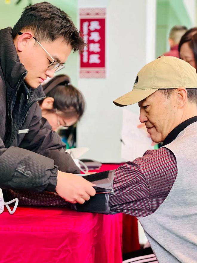 91岁旅客花海徒步5公里为罗平旅居康养点赞！(图4)