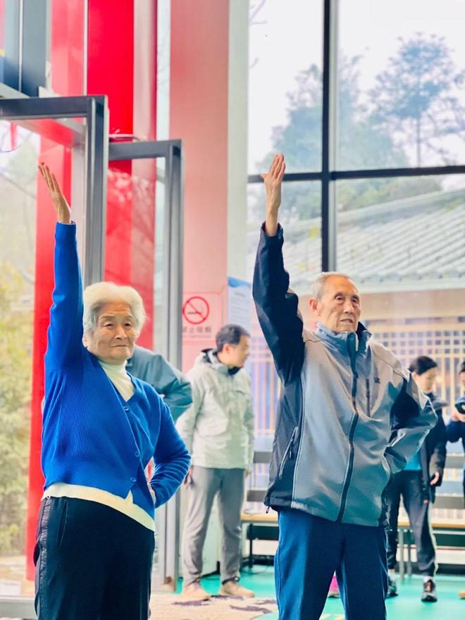 91岁旅客花海徒步5公里为罗平旅居康养点赞！(图7)