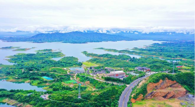 旅游新质生产力研讨会｜刘江敏：新质生产力赋能农文旅康养融合高质量发展(图2)