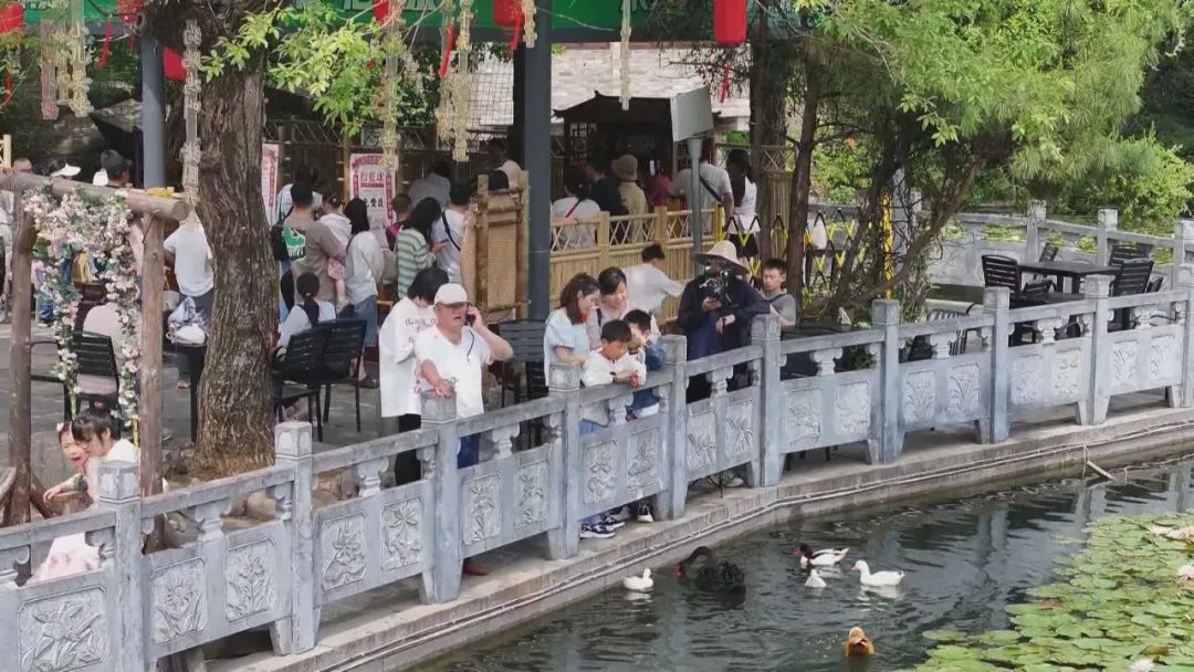 z6尊龙入口：当废弃矿坑遇上康养经济小镇炼成文旅爆款(图7)