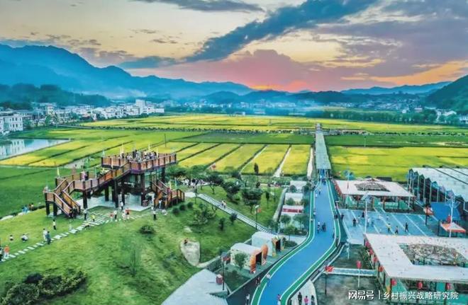 2025年中国乡村旅游发展新趋势深度分析报告(图1)