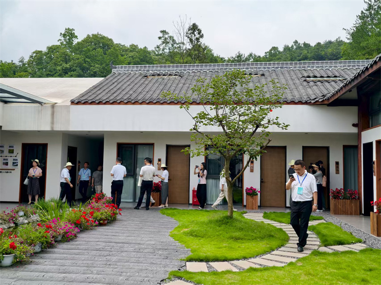 z6尊龙·中国网站：广元曾家山23℃清凉铸就区域康养新标杆(图2)