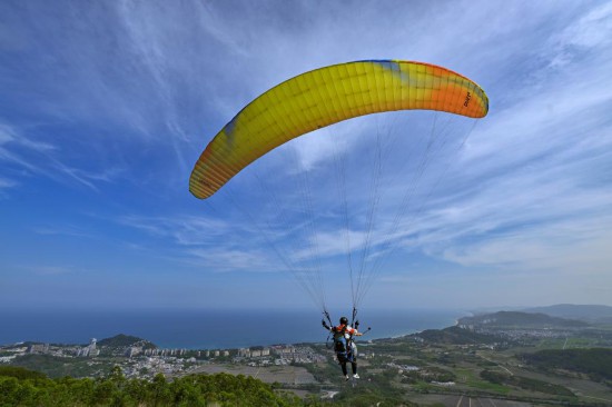 z6尊龙·中国网站：中国热带海岛低空旅游“飞”出新天地(图3)