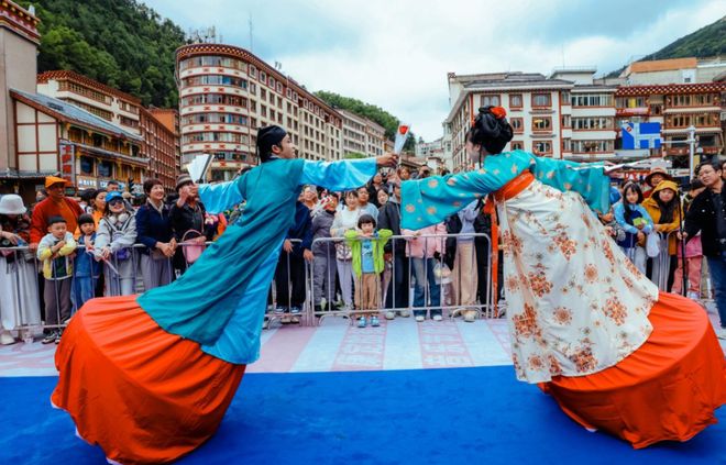 年入百亿、连续三年全国百强！康定“文旅+”谱写高质量发展新篇(图2)