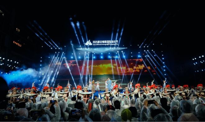 年入百亿、连续三年全国百强！康定“文旅+”谱写高质量发展新篇(图1)