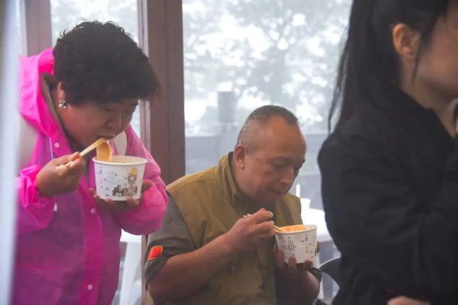 z6尊龙·中国网站：河南南阳五朵山景区：“一元烩面”与惠民服务优秀案例｜第七届“中国服务”·旅游产品创意案例（39）(图4)