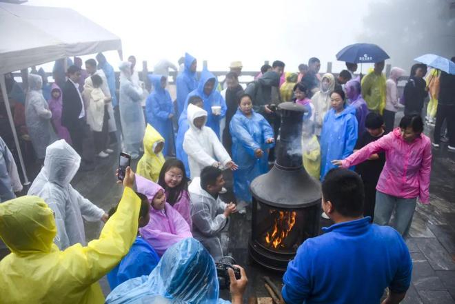 z6尊龙·中国网站：河南南阳五朵山景区：“一元烩面”与惠民服务优秀案例｜第七届“中国服务”·旅游产品创意案例（39）(图2)