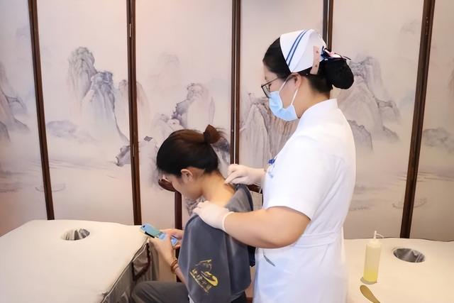 z6尊龙入口：景区里就能享针灸艾灸从化“中医+旅游”火了！(图4)