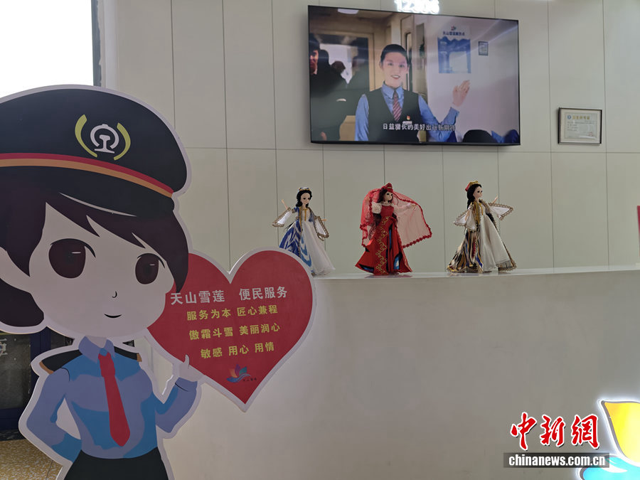 z6尊龙入口：“喀什号”飞驰新疆铁路铺就旅游发展黄金道(图5)