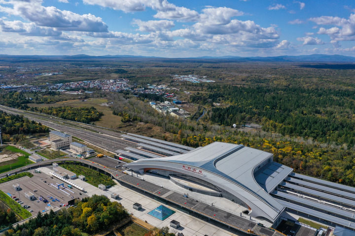 z6尊龙平台：践行“两山”理念守护东北“水塔”——解码美丽中国的“长白山名片”(图7)