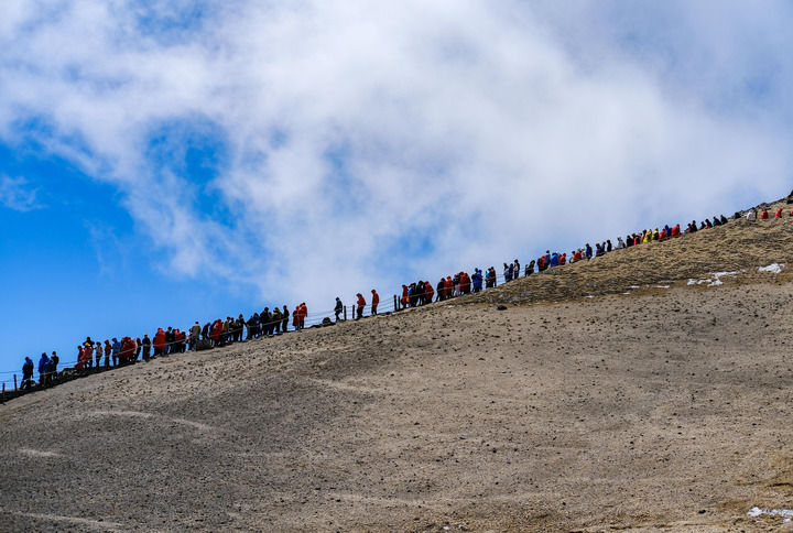 z6尊龙平台：践行“两山”理念守护东北“水塔”——解码美丽中国的“长白山名片”(图8)