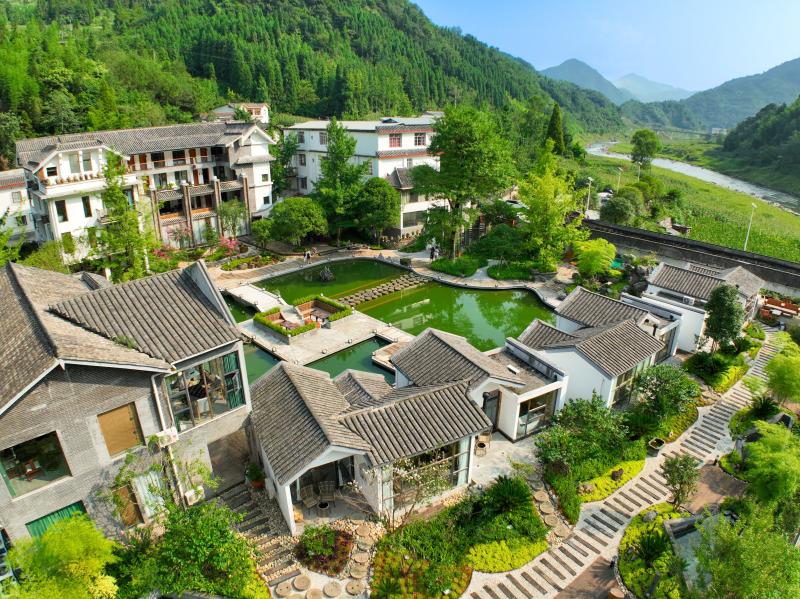 从青山到富民：汶川水磨镇“两山”转化的实践答卷(图1)