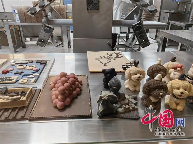 z6尊龙入口：棒球村、巧克力镇、“偶遇”余华浙江“文旅+百业”人财两聚(图3)