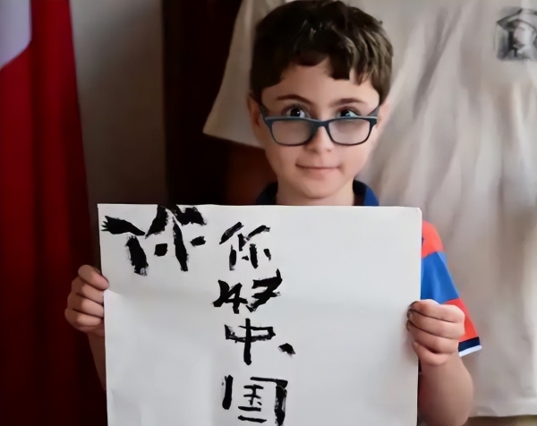 z6尊龙入口：全球最小发达国家：美女遍地快被中国“买”下中国移民占87%(图13)