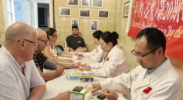 z6尊龙入口：全球最小发达国家：美女遍地快被中国“买”下中国移民占87%(图16)