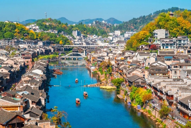 湖南省委常委会会议：建设大张家界国际旅游区(图2)