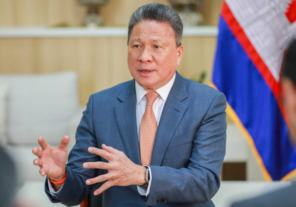 柬埔寨副首相放话：特朗普让我们惊醒不能只依靠中国(图1)