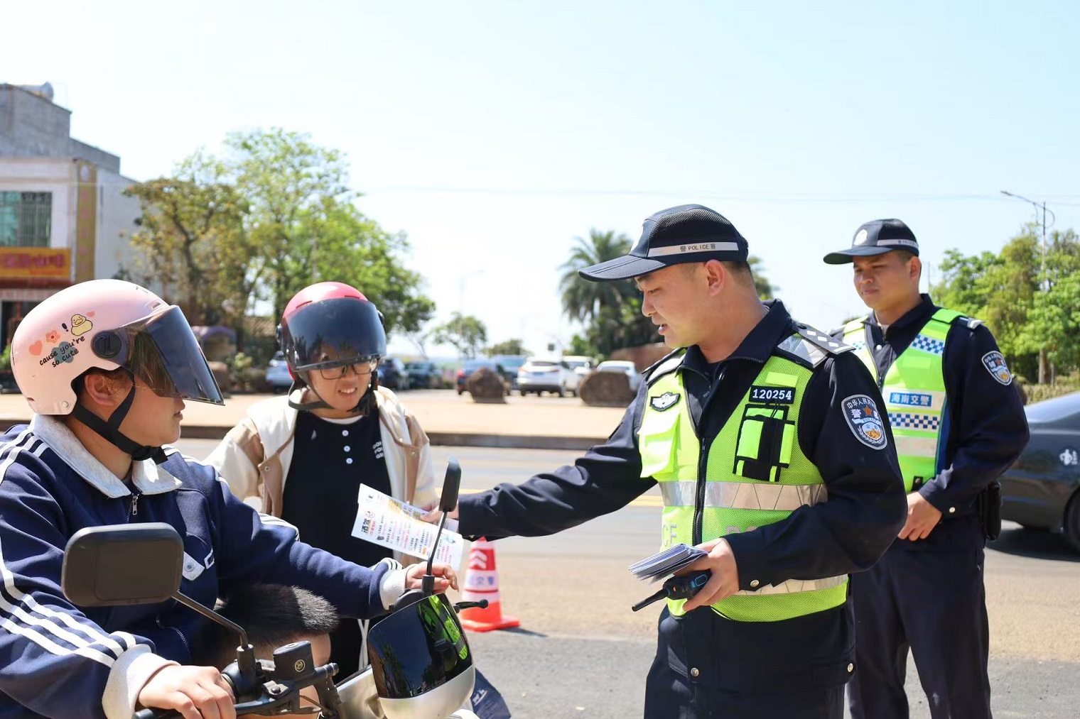 z6尊龙入口：新春走基层节日中的履职身影(图1)