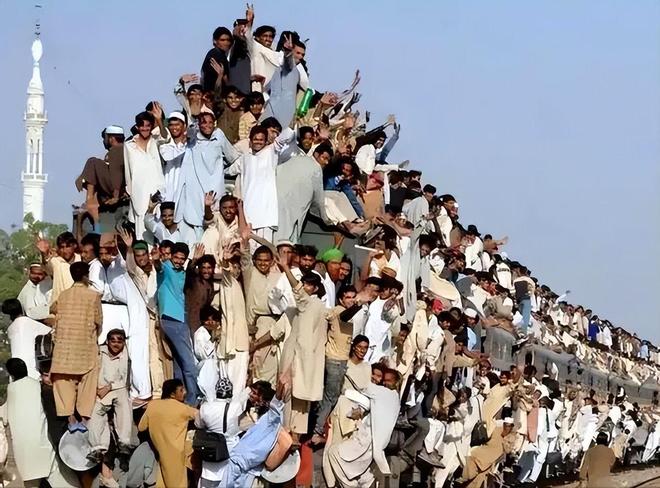 大批印度人开始入侵日本！素质极低遭人嫌弃当地百姓要遭殃了(图4)